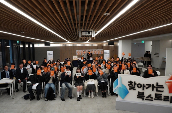 ▲ 통일부의 ‘찾아가는 北스토리 토크콘서트’ 지난달 2일 서울 헤이그라운드 성수 시작점에서 학생 및 지역 주민 등 청년세대 110여 명이 참여한 가운데 진행됐다. 통일부 제공