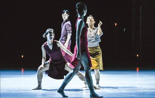 서울시발레단이 안무가 요한 잉거의 대표작 ‘블리스’를 공연하고 있다.  세종문화회관 제공