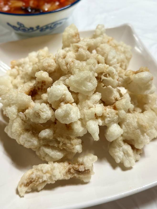 충주 특산물인 사과를 활용한 탕수육. 사진=박소윤