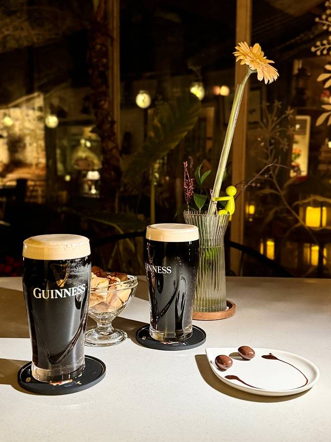 오래된 주택을 개조한 카페 겸 바, 째즈와산조. 사진=박소윤