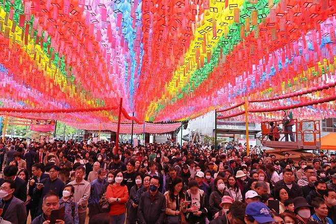 5일 서울 종로구 조계사에서 불기 2569년 부처님오신날 봉축법요식이 열리고 있다. 25.5.5 /이솔 기자