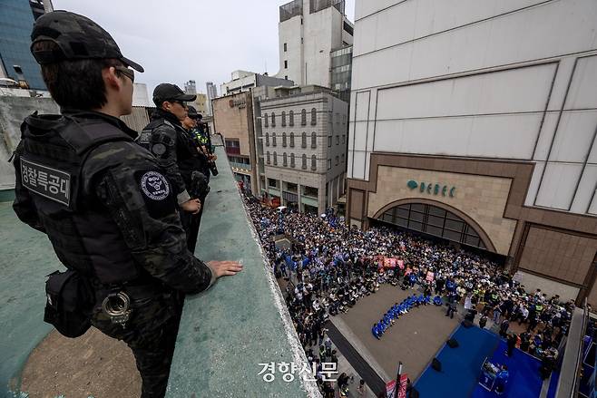 이재명 더불어민주당 대선후보가 13일 오후 대구 동성로를 찾아 지지를 호소하고 있다. 박민규 선임기자