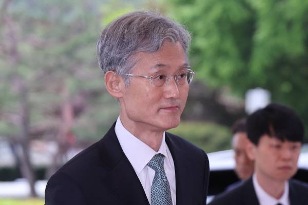 조희대 대법원장이 9일 서울 서초구 대법원으로 출근하고 있다. 연합뉴스