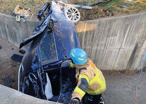 A suspected sudden unintended acceleration accident takes place in Gangneung in December last year. [GANGNEUNG FIRE STATION]