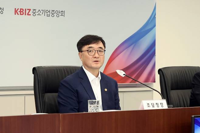 13일 중소기업중앙회에서 열린 중소기업 대표와의 규제리셋 현장소통 간담회에서 기업 건의사항에 대해 답변하는 임기근 조달청장. 조달청