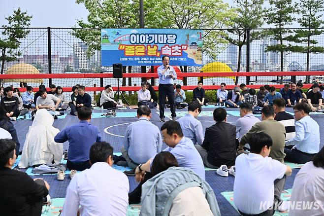 13일 속초시 청초호 호수공원에서 열린 속초시청 공무원 이야기마당인 '좋은 날, 속초'.
