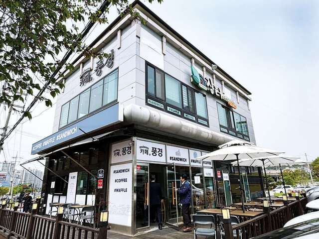 카페 전경.