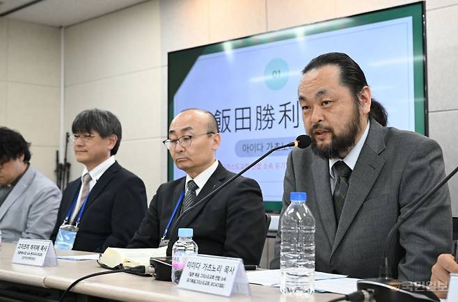 유기복음그리스도교회 JECAC 대표인 이이다 가츠노리(오른쪽) 목사가 13일 서울 동작구 KWMA 세미나실에서 열린 기자회견에서 일본 이단 실태를 전하고 있다. 신석현 포토그래퍼