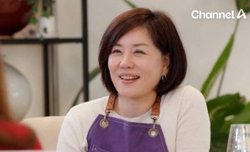 가수 한혜진이 취객에게 성희롱 당한 과거에 대해 털어놨다. [사진출처 = 채널A ‘절친 도큐멘터리 4인용 식탁’ 영상 캡처]