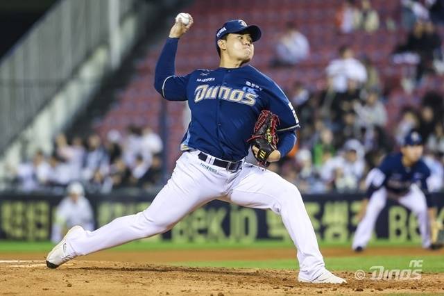 김녹원이 11일 두산 더블헤더 2차전에서 공을 뿌리고 있다. 사진=NC 제공