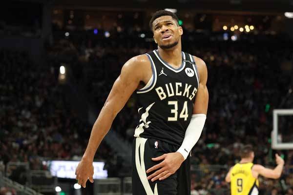 야니스 아데토쿤보는 자신의 미래에 대해 진지한 고민을 하고 있다. 사진= Getty Images/AFP= 연합뉴스 제공