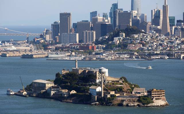 도널드 트럼프 미국 대통령이 지난 4일 재개장하겠다고 밝힌 알카트라즈 연방교도소의 모습. 캘리포니아주 샌프란시스코 만 알카트라즈 섬에 위치한 교도소는 1963년 폐쇄된 뒤 1972년부터 국립공원으로 쓰이고 있다.  로이터연합뉴스
