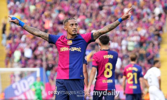 11일 레알 마드리드와 경기에서 골을 터뜨린 후 세리머니하는 하피냐(왼쪽). /게티이미지코리아