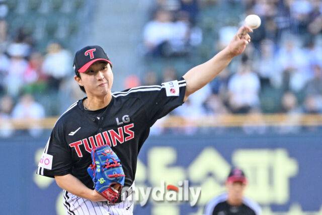 2025년 5월 7일 서울 잠실야구장에서 열린 '2025 신한 SOL BANK KBO리그' LG 트윈스와 두산 베어스 경기. LG 최채흥이 선발투수로 힘차게 투구하고 있다./마이데일리
