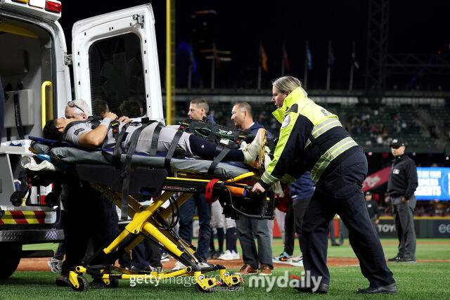 왼쪽 발목이 꺾이는 부상을 당한 뉴욕 양키스 오스왈도 카브레라./게티이미지코리아