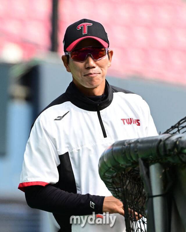 LG 모창민 코치./마이데일리