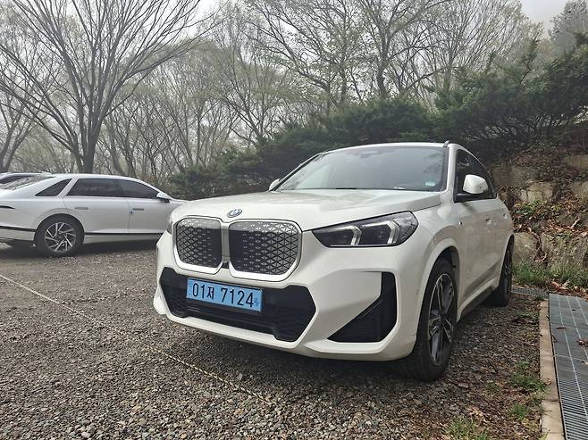 BMW iX1 xDrive30 M 스포츠 전면부 [김성우 기자]