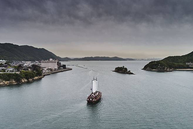[오사카=뉴시스] 11일 오사카 항으로 향하는 뱃길 중 조선통신사선(사진=국가유산청 제공) 2025.05.11. photo@newsis.com *재판매 및 DB 금지
