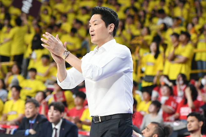 SK 전희철 감독. KBL