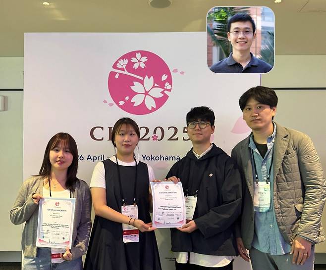 문화기술대학원 김진아 박사과정, 정경은 박사과정, 한현영 석사과정, 윤상호 교수(왼쪽부터),  UCLA 양장 박사(상단). 카이스트 제공