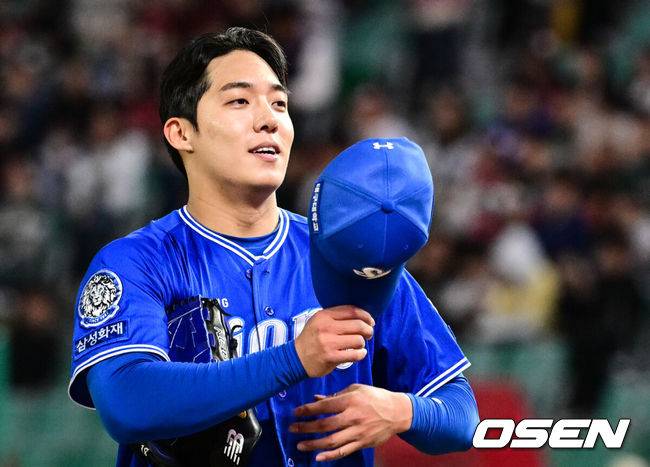 [OSEN=인천, 조은정 기자]30일 오후 인천 SSG랜더스필드에서 2025 신한 SOL Bank KBO리그 SSG 랜더스와 삼성 라이온즈 경기가 열렸다.이날 경기에 SSG는 문승원, 삼성은 원태인을 선발 투수로 내세웠다.7회말 이닝을 마친 삼성 원태인이 더그아웃으로 향하고 있다. 2025.04.30 /cej@osen.co.kr