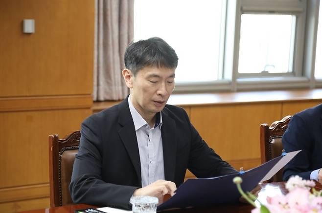 [금융상황 점검회의 주재하는 이복현 금융감독원장 (금감원 제공)]