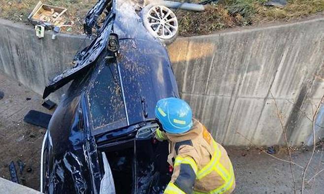2022년 12월 급발진 의심 사고 당시 차량의 모습. 강릉소방서 제공
