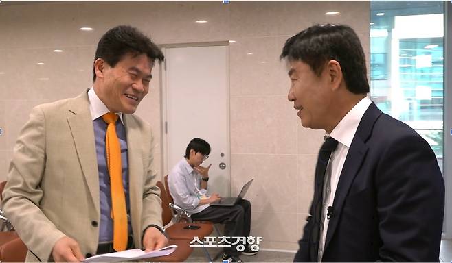 전한실 한국사 강사(왼쪽)과 이영돈 PD. 루디아코프 제공