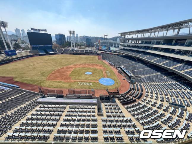 사고 후 개점휴업 중인 창원 NC파크.