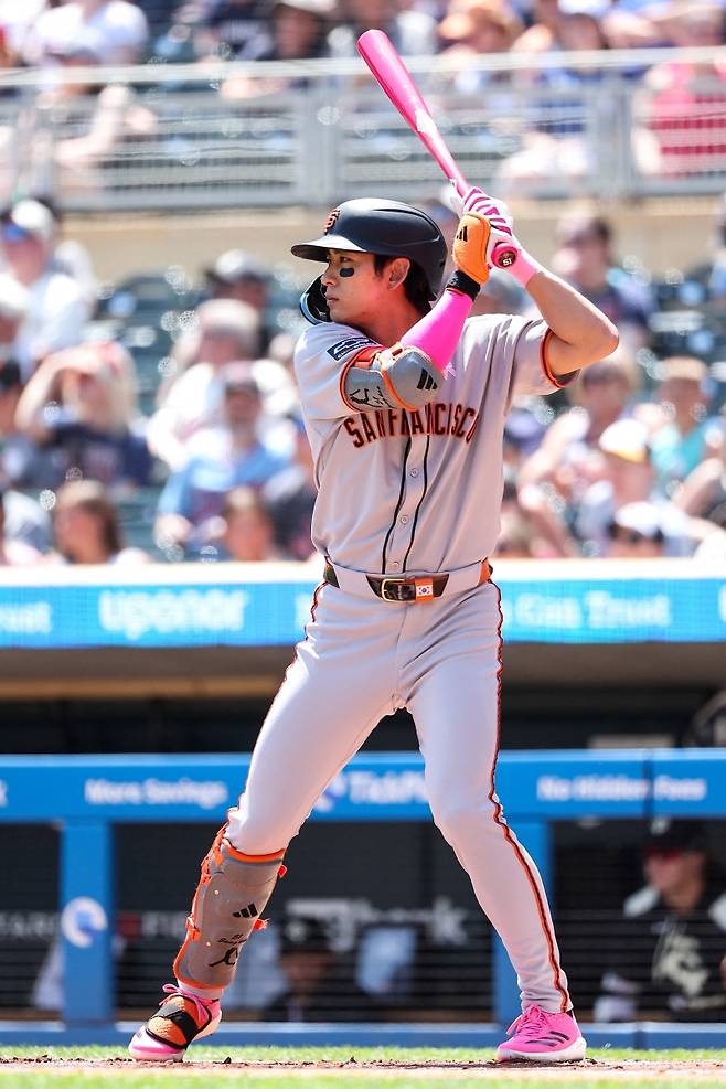 미국 메이저리그 샌프란시스코 자이언츠의 이정후가 13일(한국시간) 미국 캘리포니아주 샌프란시스코의 오라클 파크에서 열리는 2025 메이저리그 애리조나 다이아몬드백스와 홈 경기에서 빅리그 데뷔 첫 선발 4번타자로 출전한다. 사진 연합뉴스