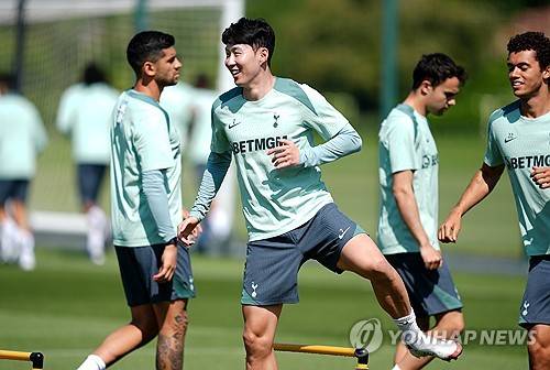 안지 포스테코글루 감독이 12일(한국시간) 영국 런던에 있는 토트넘 훈련장 토트넘 홋스퍼 웨이에서 진행된 유럽축구연맹(UEFA) 유로파리그 결승전 미디어 데이 기자회견에서 손흥민이 결승전에 출전하는 것이 목표라고 말했다.&nbsp;  손흥민은 지난 주말 크리스탈 팰리스와의 2024-2025시즌 프리미어리그 36라운드 홈 경기에 교체 출전하며 부상에서 돌아왔다.&nbsp;연합뉴스