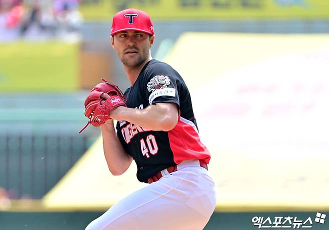 11일 오후 인천SSG랜더스필드에서 열린 '2025 신한 SOL Bank KBO리그' KIA 타이거즈와 SSG 랜더스의 경기, 1회말 KIA 선발투수 네일이 공을 힘차게 던지고 있다. 엑스포츠뉴스 DB