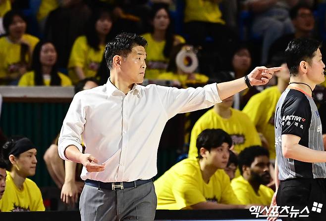 조상현 감독이 이끄는 창원LG가 13일 잠실 학생체육관에서 열린 서울 SK와의 ‘2024-2025 KCC 프로농구’ 챔피언결정전 5차전에서 56-86 완패를 당했다. 잠실, 박지영 기자