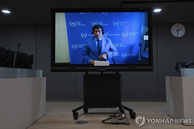 두테르테 필리핀 전 대통령 지난 3월 14일(현지시간) 네덜란드 헤이그의 국제형사재판소(ICC) 구치소에 수감된 채 법정에 화상 출석한 로드리고 두테르테 전 필리핀 대통령. 2025.05.13
[AP 연합뉴스 자료사진. 재판매 및 DB 금지]