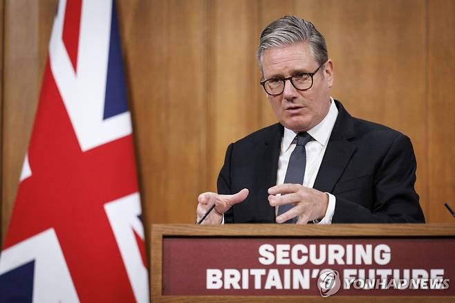이민 대책 발표하는 스타머 총리 [EPA 연합뉴스]