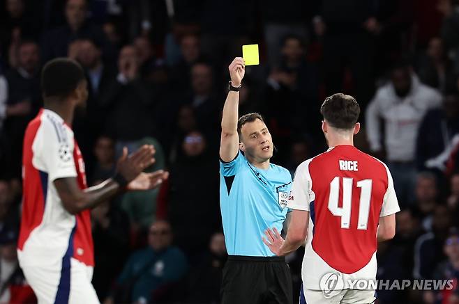 파리 생제르맹-아스널의 UEFA 챔피언스리그 4강 2차전에서 주심을 맡았던 츠바이어 심판. [EPA=연합뉴스]