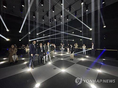 오사카엑스포 한국관 전시 공개     (오사카=연합뉴스) 박상현 특파원 = 일본 오사카·간사이 만국박람회(오사카 엑스포)가 개막한 13일 한국관 전시가 공개되고 있다. 한국관 전시 주제는 '마음을 모아'이다. 2025.4.13
    psh59@yna.co.kr
(끝)