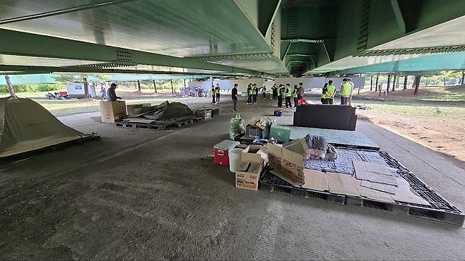 모란역 인근 여수고가교 노숙인 텐트 철거 [성남시 제공. 재판매 및 DB 금지]