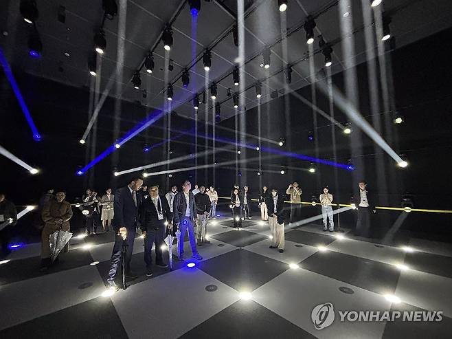 오사카엑스포 한국관 전시 공개 (오사카=연합뉴스) 박상현 특파원 = 일본 오사카·간사이 만국박람회(오사카 엑스포)가 개막한 13일 한국관 전시가 공개되고 있다. 한국관 전시 주제는 '마음을 모아'이다. 2025.4.13 psh59@yna.co.kr