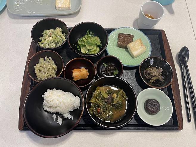 정관스님이 준비한 식사.