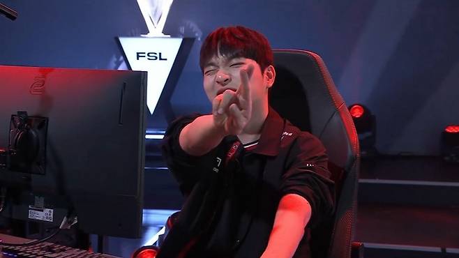 승리 세리머니하는 YooMin