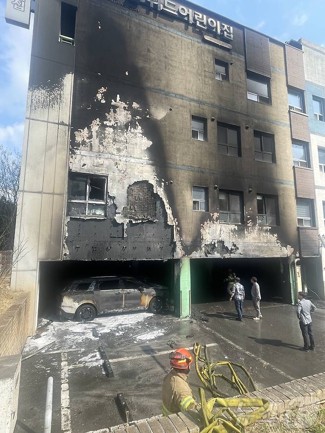 지난 3월31일 오후 1시 45분쯤 광주 광산구 신가동의 한 어린이집 건물 1층 주차장에서 불이 나 원생들이 긴급 대피했다. 2025.3.31/뉴스1 ⓒ News1 김태성 기자