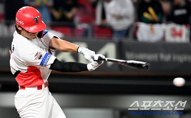 13일 광주KIA챔피언스필드에서 열린 롯데와 KIA의 경기, 8회말 KIA 김도영이 안타를 치고 있다. 광주=허상욱 기자wook@sportschosun.com/2025.05.13/