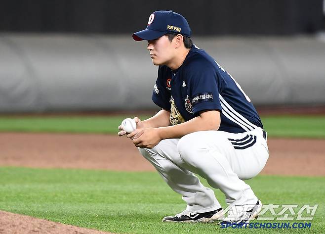 13일 대전 한화생명볼파크에서 열린 두산-한화전. 9회말 2사 1루 최인호에게 동점 투런포를 허용한 김택연이 허탈해하고 있다. 대전=정재근 기자 cjg@sportschosun.com/2025..5.13/