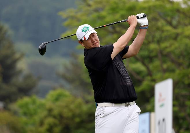 이대호 10번홀 드라이버 티샷 사진제공=KPGA