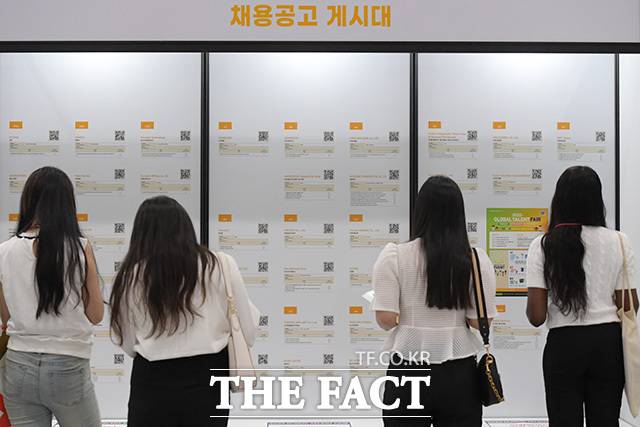 서울시 자치구들은 청년층의 관심과 참여를 이끌어내기 위한 지역 맞춤형 정책을 적극 추진 중이다. /더팩트 DB