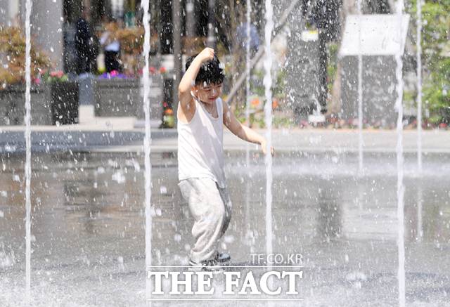 수요일인 14일 최저기온은 9~17도, 낮 최고기온은 19~28도의 분포를 보이겠다. /이새롬 기자