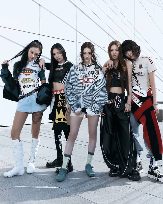 미야오, 지디부터 전소미까지… 핸즈업 챌린지 열풍 [사진=더블랙레이블 제공]