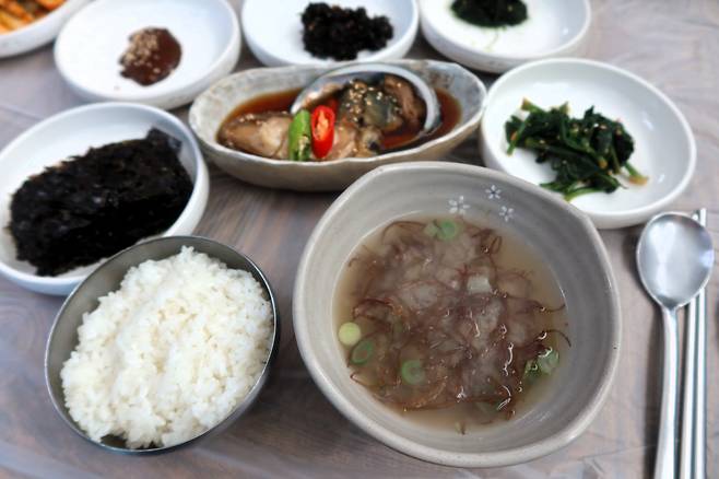 불등가사리국 상차림./김준