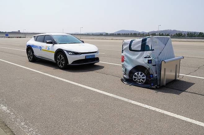 한국교통안전공단(TS)이 14일 첨단운전자보조시스템(ADAS) 작동 시험 결과를 발표했다. (사진=TS)
